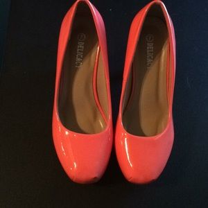 Women’s Close Toe Pumps.   Color Coral